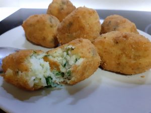 bolitas de patatas y pescado